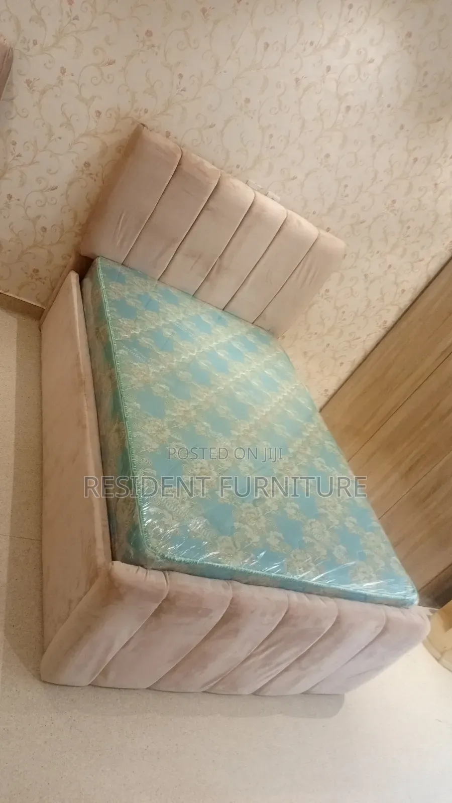 4 1⁄2 Padded Bed Frame