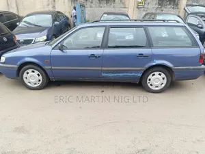 Volkswagen Passat 2000 Blue