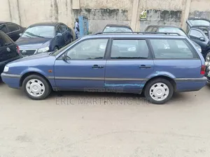 Volkswagen Passat 2000 Blue