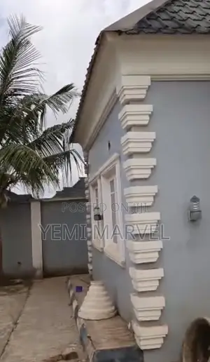 3bdrm Bungalow in Sopade Area, Off for sale
