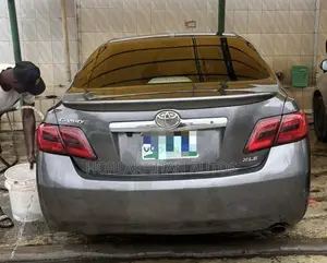 Toyota Camry XLE 4dr Sedan (2.5L 4cyl 6AM) 2010 Gray
