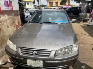 Toyota Camry LE 4dr Sedan (2.4L 4cyl 5M) 2002 Gray