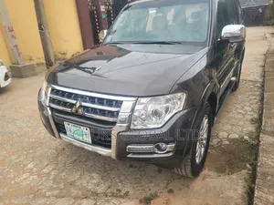 Mitsubishi Pajero 2018 Gray