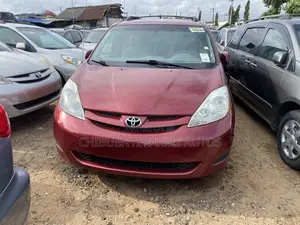 Toyota Sienna LE FWD 2006 Red