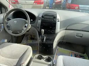 Toyota Sienna LE FWD 2006 Red