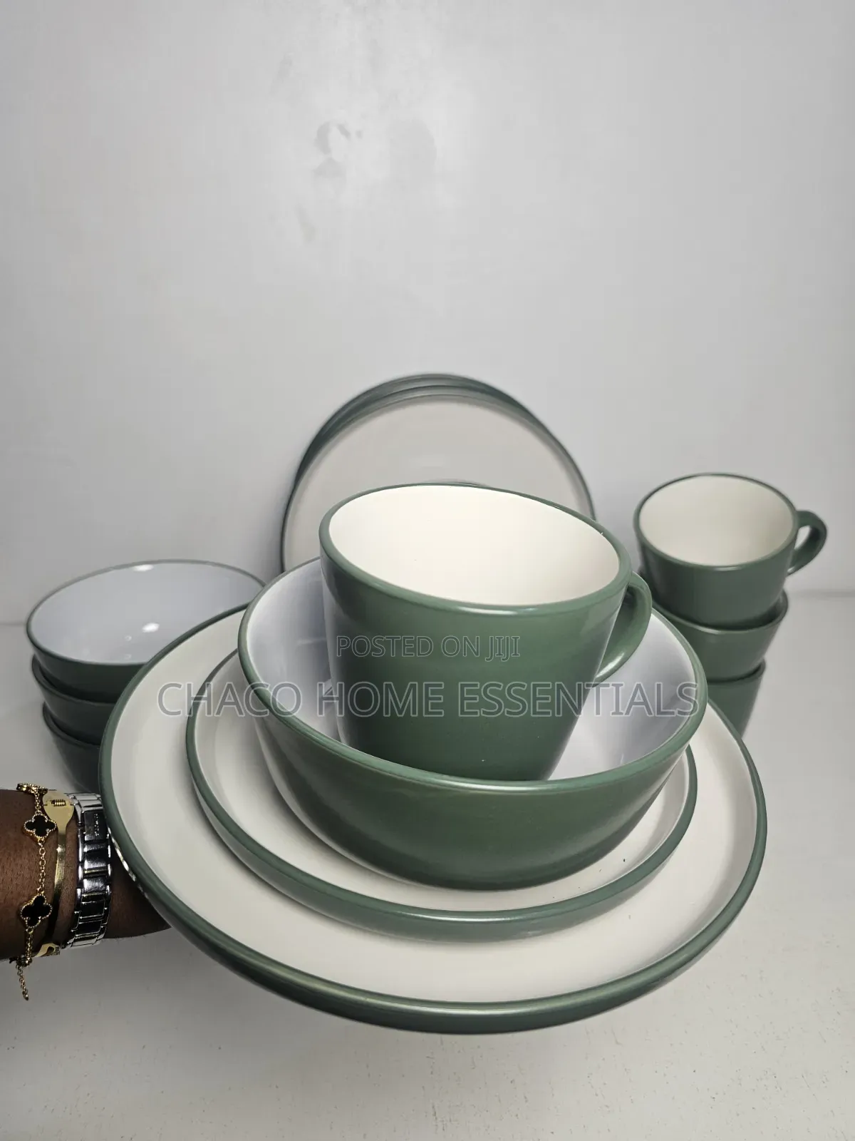 16-Piece Sage Green (White Interior)Dinnerware Set