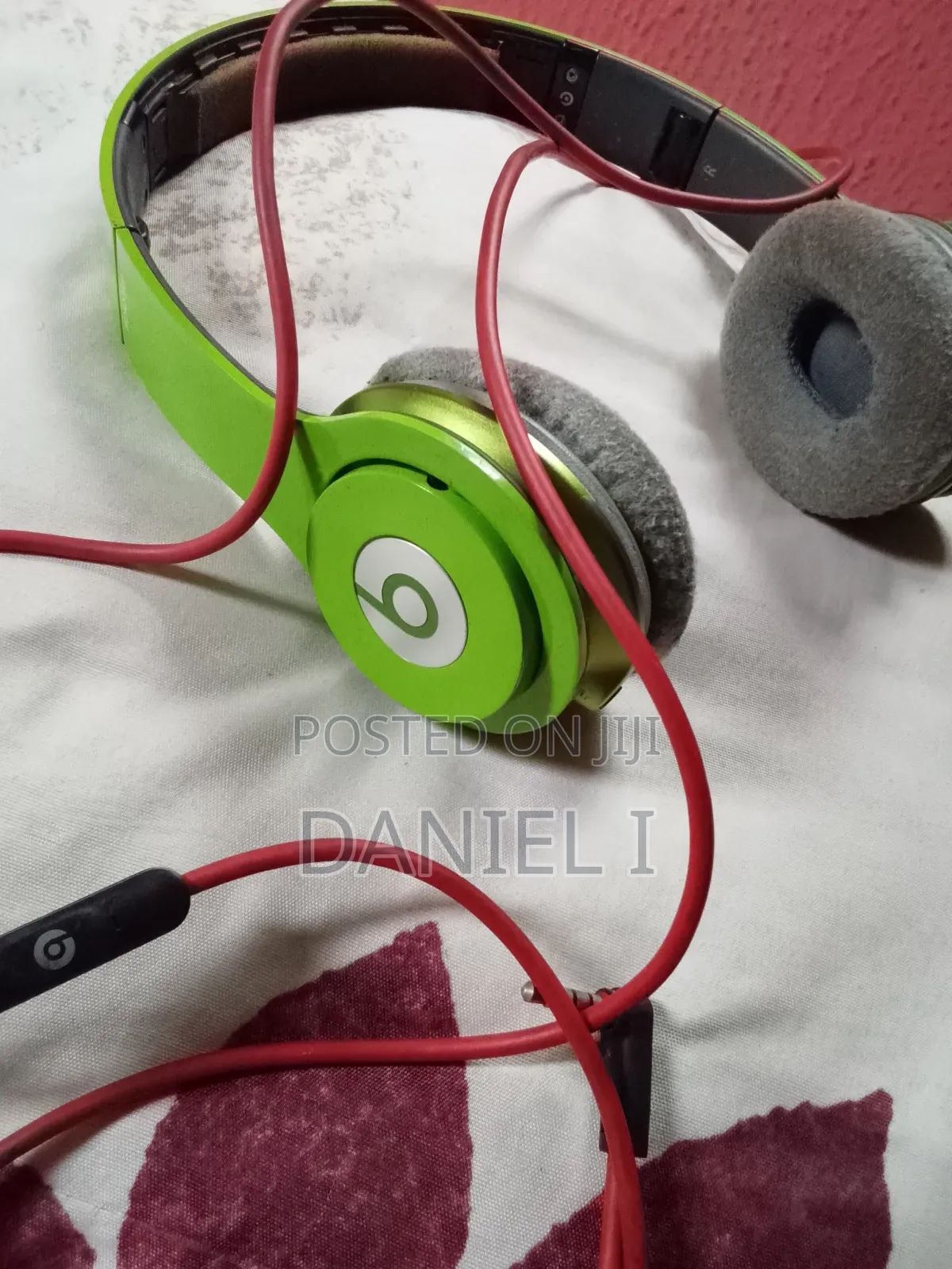 BEATS WIRED HD HeadPhone, With AUX Cable for iPhone