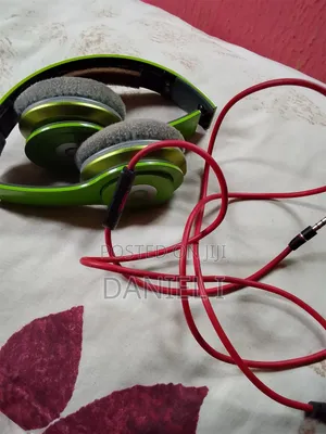 BEATS WIRED HD HeadPhone, With AUX Cable for iPhone