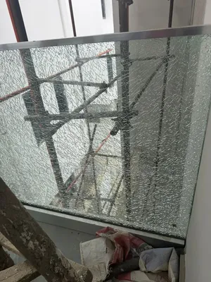 Cracked Glass Handrails Design