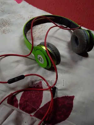 BEATS WIRED HD HeadPhone, With AUX Cable for iPhone