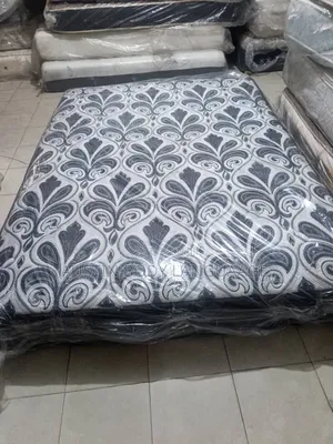 Neatly Used 5by6 USA Hybrid Spring Mattress