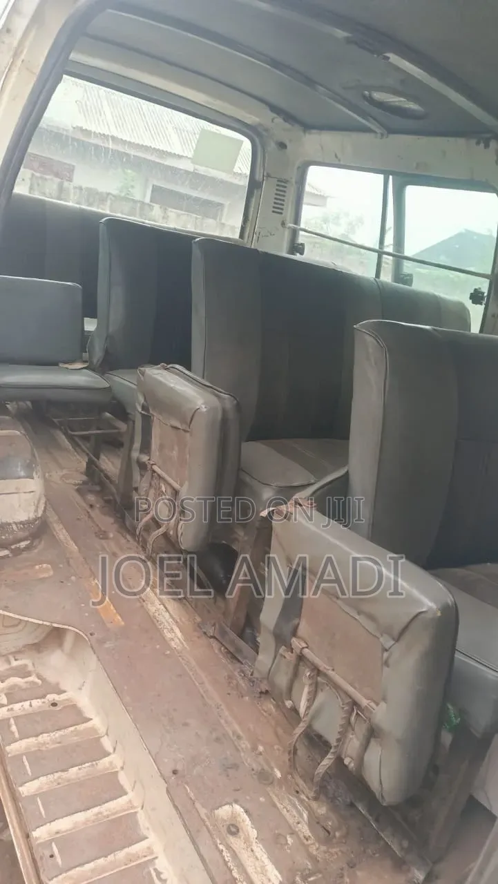 Toyota HiAce 2004 White