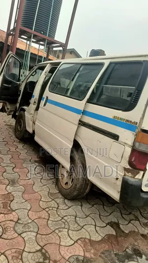 Toyota HiAce 2004 White
