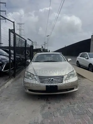 Lexus ES 350 2011 Gold
