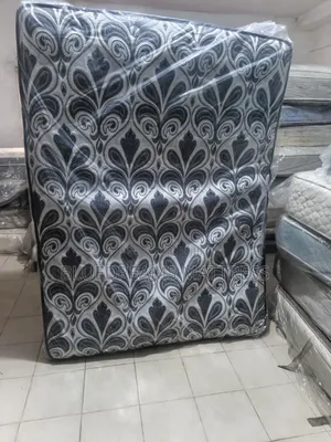 Neatly Used 5by6 USA Hybrid Spring Mattress