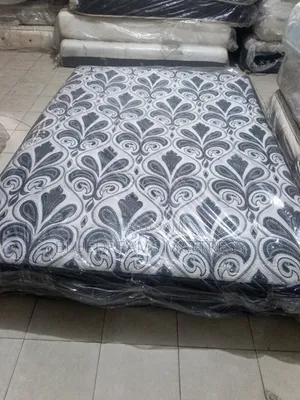Neatly Used 5by6 USA Hybrid Spring Mattress