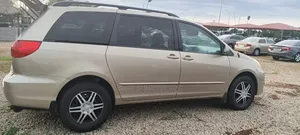 Toyota Sienna LE AWD 2005 Gold