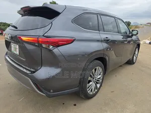 Toyota Highlander Platinum AWD 2023 Gray