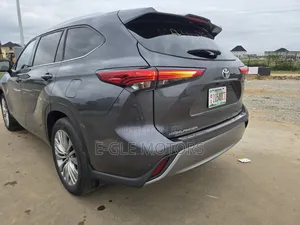 Toyota Highlander Platinum AWD 2023 Gray