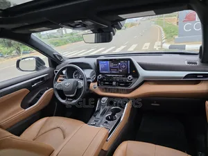 Toyota Highlander Platinum AWD 2023 Gray
