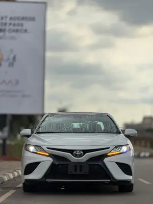 Toyota Camry 2018 White