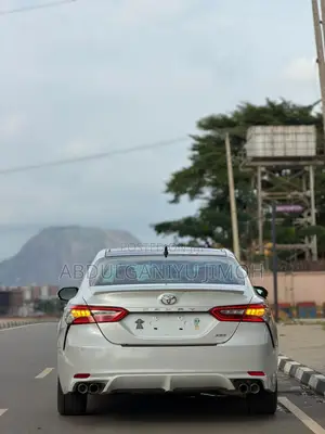 Toyota Camry 2018 White