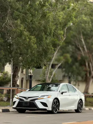 Toyota Camry 2018 White