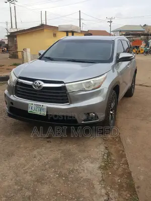 Toyota Highlander XLE 4x2 V6 (3.5L 6cyl 8A) 2017 Silver