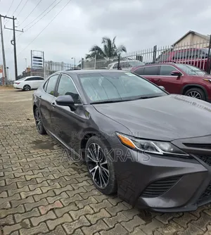 Toyota Camry SE FWD (2.5L 4cyl 8AM) 2018 Brown
