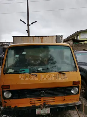 Volkswagen LT 2000 Yellow