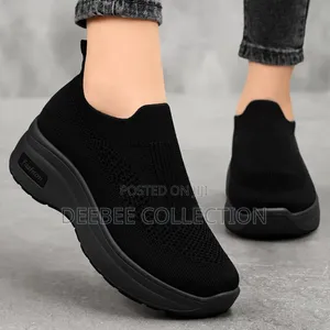 Loafers/Sneakers