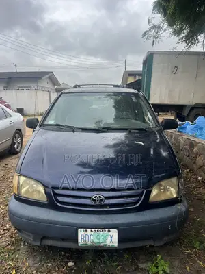 Toyota Sienna 2000 Blue
