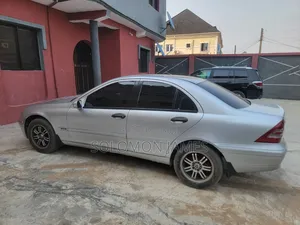 Mercedes-Benz C200 2023 Gray