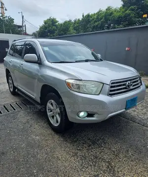 Toyota Highlander Available for Rent
