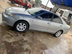 Toyota Camry 2.4 XLE 2005 Gray