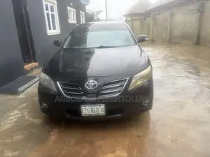 Toyota Camry XLE 4dr Sedan (2.5L 4cyl 6AM) 2010 Black
