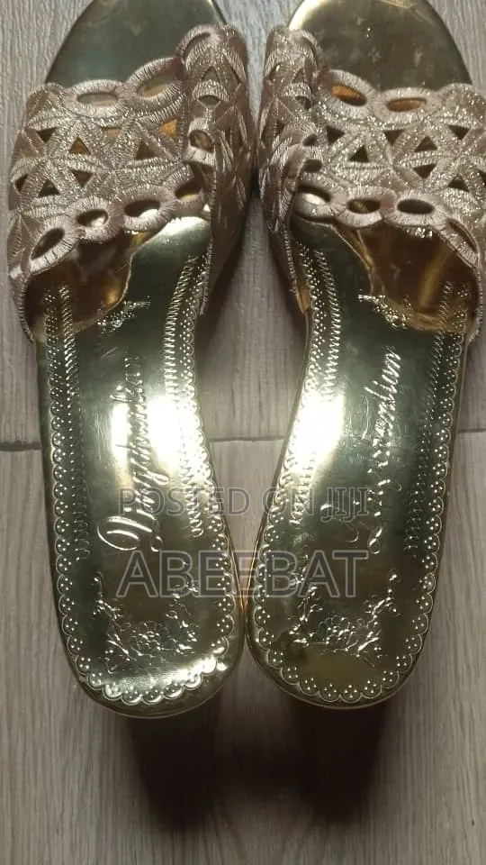 Ladies Shoe