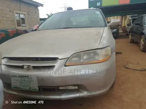 Honda Accord 2000 Silver
