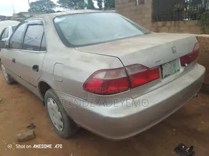 Honda Accord 2000 Silver