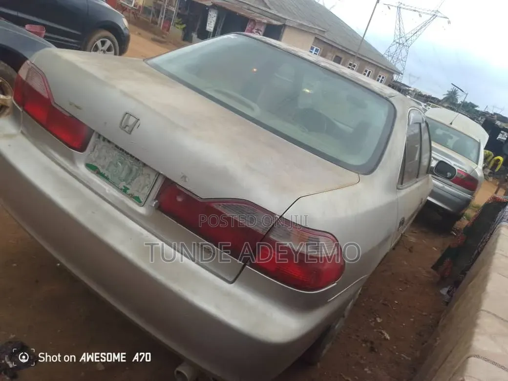 Honda Accord 2000 Silver