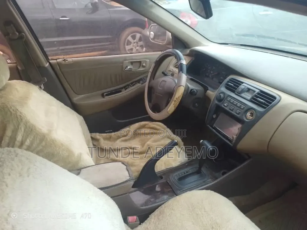 Honda Accord 2000 Silver