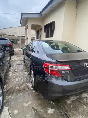 Toyota Camry SE 4dr Sedan (2.5L 4cyl 6A) 2011 Gray