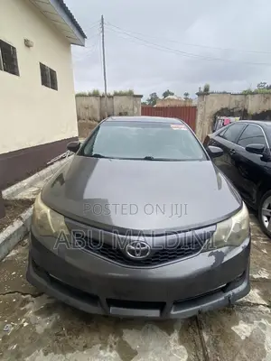 Toyota Camry SE 4dr Sedan (2.5L 4cyl 6A) 2011 Gray