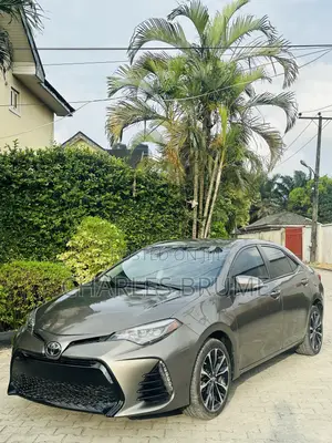Toyota Corolla SE (1.8L 4cyl 6M) 2018 Green