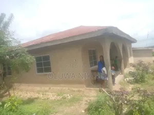 3bdrm Block of Flats in Yaa Salam, Ede for sale