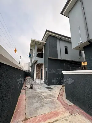 4bdrm Duplex in Lekki Phase 2 for rent
