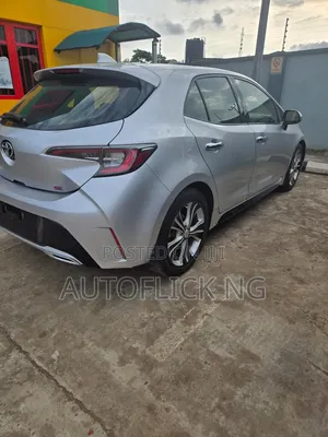 Toyota Corolla SE (1.8L 4cyl 6M) 2019 Silver