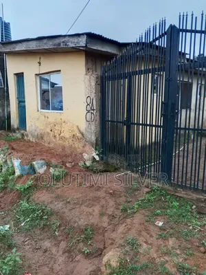 Furnished 6bdrm House in Community School,, Ikorodu for sale