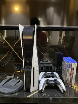 Sony Playstation 5 + 2 Controllers + 4 Game Discs