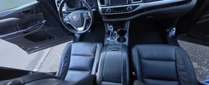 Toyota Highlander LE 4x4 V6 (3.5L 6cyl 8A) 2017 Black